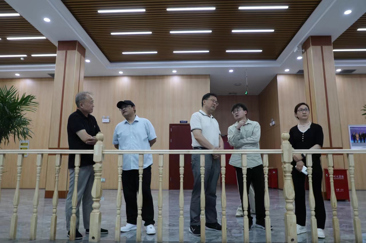 工信部工业政策与规则司原巡视员、先进制造商学院总裁四班班主任辛仁周一行到今年会官网集团走访